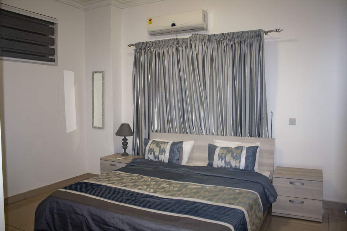 Desk, soundproofing, iron/ironing board, free WiFi