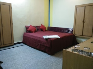 Habitación estándar | Escritorio, camas supletorias, wifi gratis