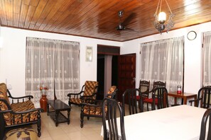 로비 좌석 공간