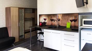 Apartment, 1 Doppelbett und Schlafsofa, Stadtblick | Schallisolierte Zimmer, Bügeleisen/Bügelbrett, kostenloses WLAN