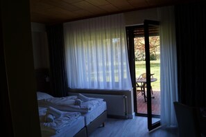 Schreibtisch, kostenloses WLAN, Bettwäsche