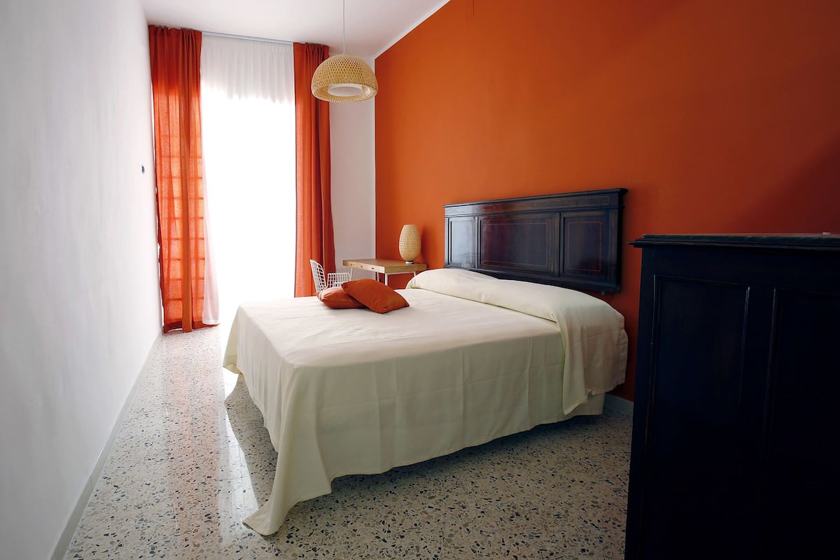 Cunas, wifi gratis y ropa de cama