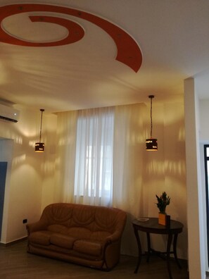 Flat-screen TV - Spira Mirabilis Napoli (Naples)