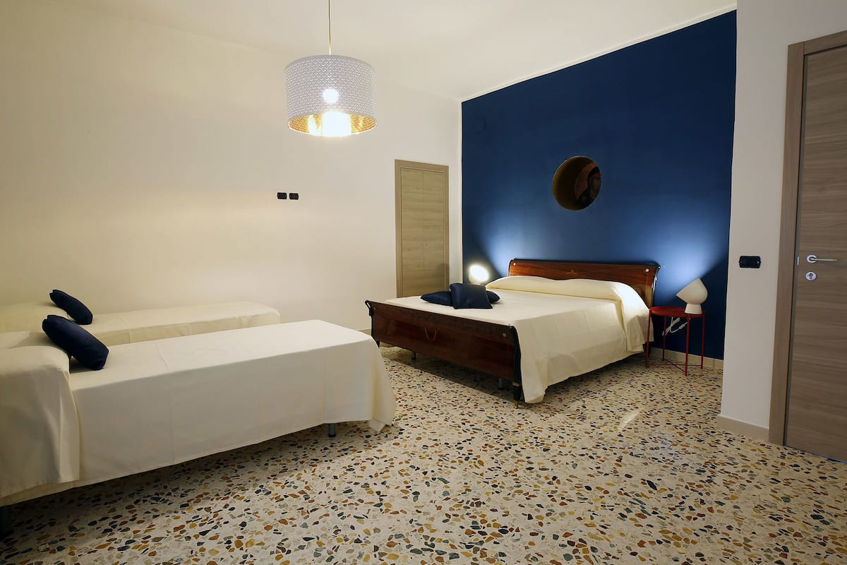 Habitación familiar, baño compartido (Carmine Maggiore) | Cunas, wifi gratis y ropa de cama