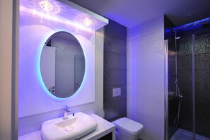 Classic-Apartment, 1 Schlafzimmer (One Bedroom) | Dusche im Bad