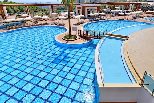 Azura Park Residence