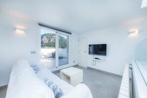 3 bedrooms, iron/ironing board, free WiFi, bed sheets - Romantic Casa Coronel Aloy with Modern Interiors, Rooftop Terrace, Air Conditioning and Wi-Fi (Pollença)