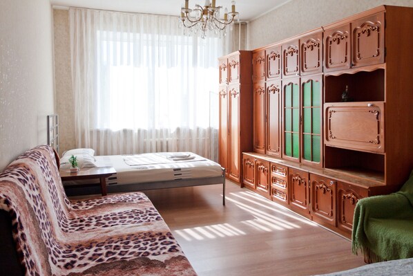 Apartment, Mehrere Betten, Stadtblick | Schallisolierte Zimmer, Bügeleisen/Bügelbrett, kostenloses WLAN