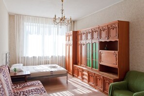 Apartment, Mehrere Betten, Stadtblick | Schallisolierte Zimmer, Bügeleisen/Bügelbrett, kostenloses WLAN