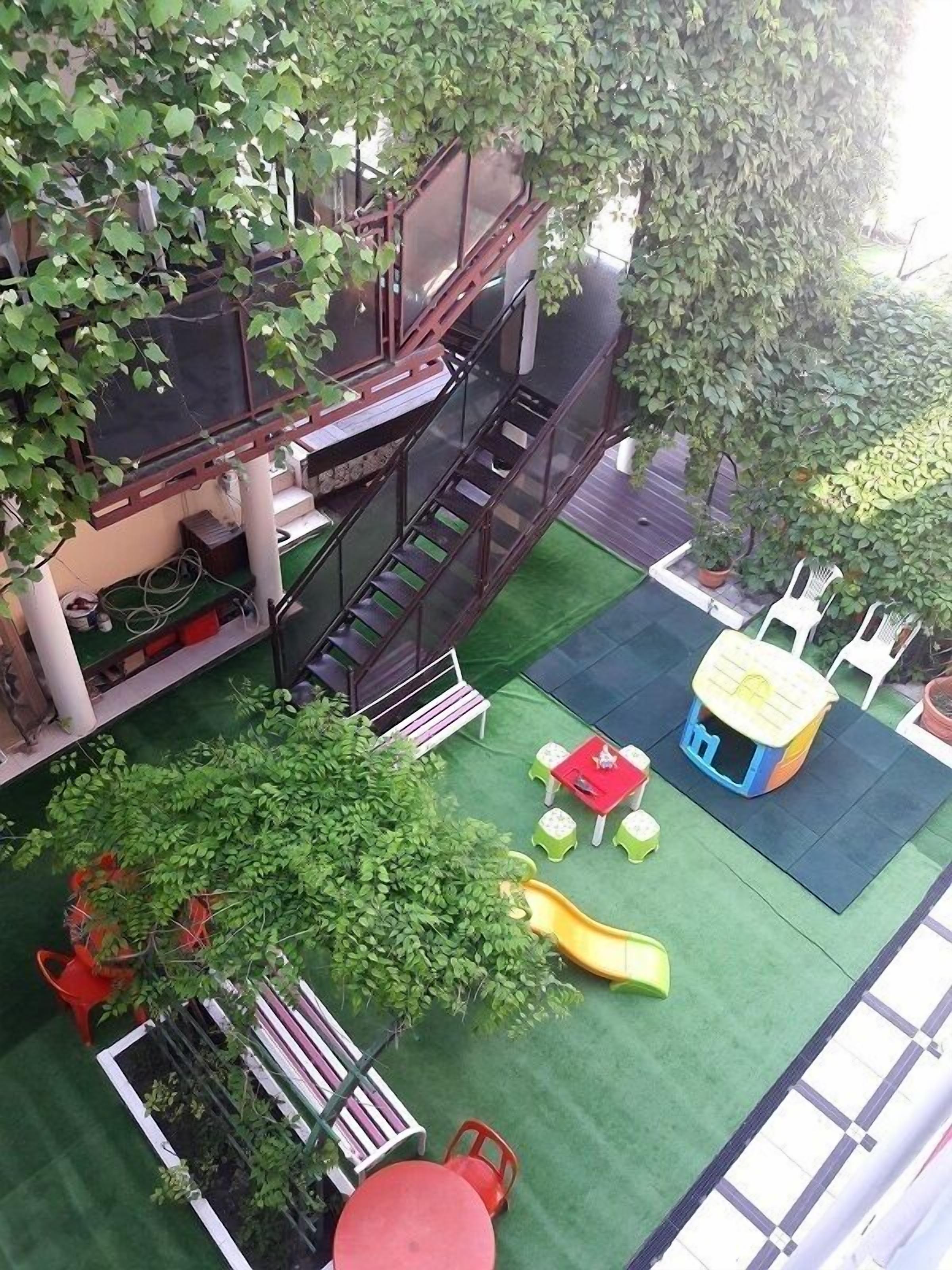Children’s play area – outdoor