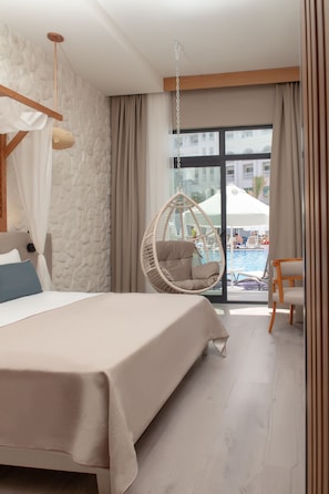 Swim up | Free minibar, in-room safe, desk, soundproofing