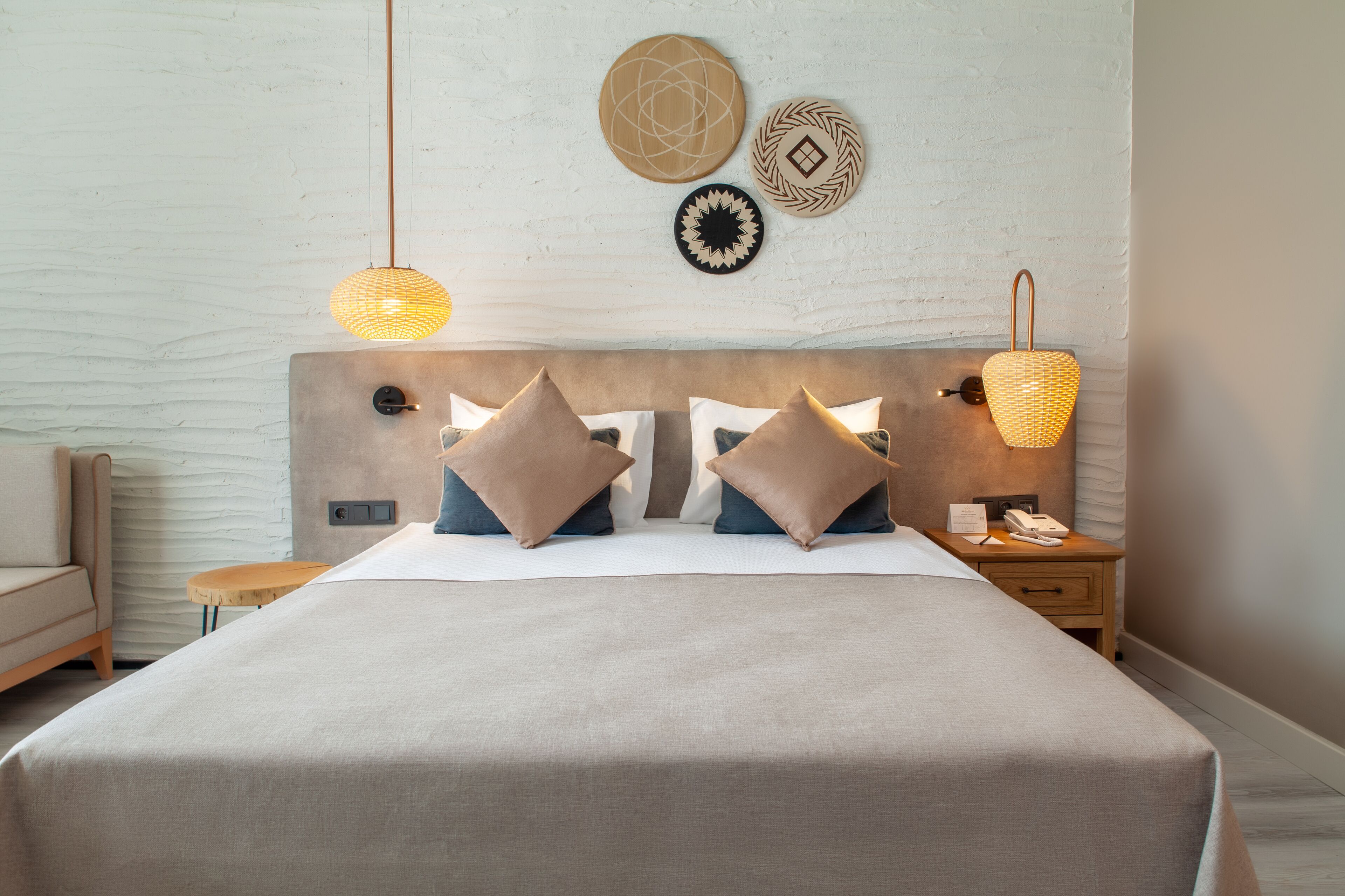 standard room | free minibar, in-room safe, desk, soundproofing