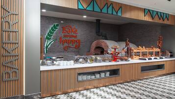 Café da manhã com buffet grátis todos os dias