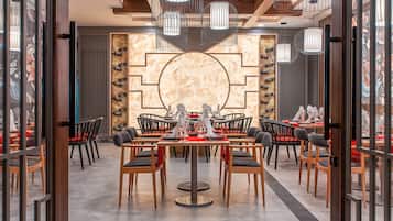 3 restaurants, breakfast, lunch, dinner served; international cuisine