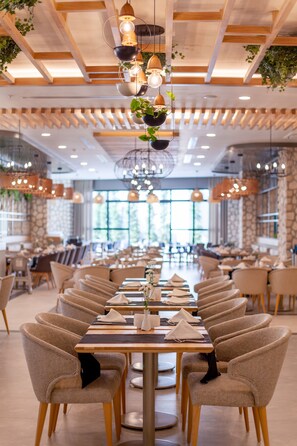 3 Restaurants, Frühstück, Mittagessen, Abendessen, internationale Küche