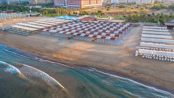 Privat strand i nærheten, buss til stranden (inkludert) og solsenger