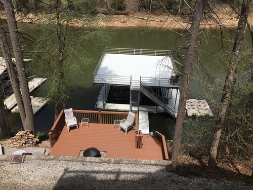 Sparen Sie im August! Platz für 30, 8 Schlafzimmer, 2 voll ausgestattete Küchen, riesiges Dock, 5 1/2 Bäder