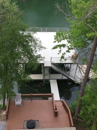 Family Affair, room 4  30, 15 Beds, 2 FULL Kitchens!!! Huge dock w 2 boat slips