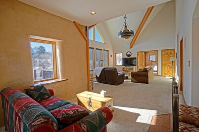 Spectacular Views! Comfortable, Spacious, Family Friendly Home-3 bedroom, 3 bath