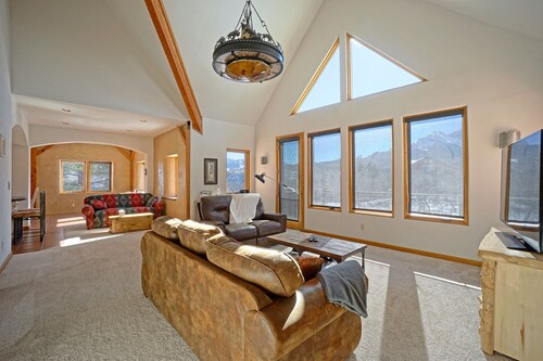 Spectacular Views! Comfortable, Spacious, Family Friendly Home-3 bedroom, 3 bath