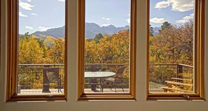 Spectacular Views! Comfortable, Spacious, Family Friendly Home-3 bedroom, 3 bath