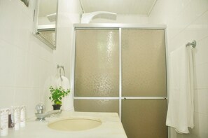 Al Mare by Villa Daniella - Linda Casa frente mar | Bagno | Doccia, asciugamani