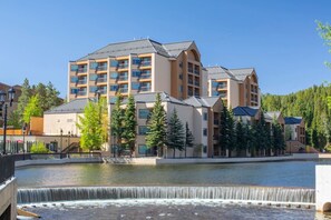 Exterior - 7648^ Gorgeous View - Ski-In/Out - 4 Season Pool! (Breckenridge)