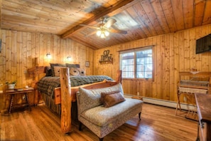 4 bedrooms, desk, iron/ironing board, travel crib