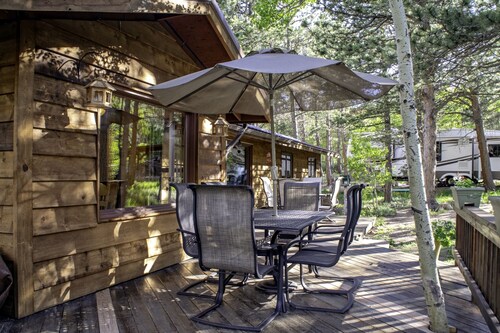 Enjoy springtime near RMNP/Estes Park. Pet friendly. Discounts available.