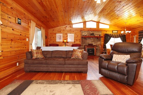 Spring Fling at Bryson City !!! - Cozy Log Cabin
