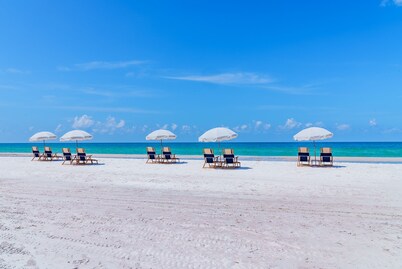 4 Beds 4.5 Bath with Pool 3 Blocks to Beach