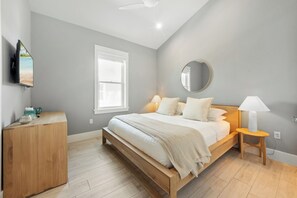 4 chambres, fer et planche à repasser, lit de bébé portatif
