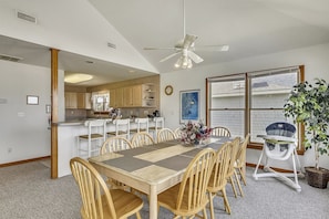 Dining - SEMI-OCEANFRONT!  Ocean views, private pool, hot tub and pet friendly! (Nags Head)