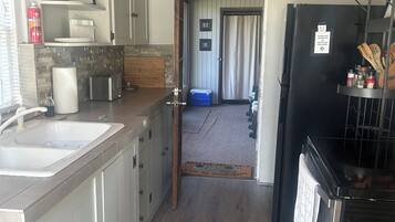 冰箱、微波炉、烤箱、炉灶