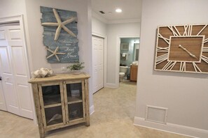 Combined shower/bathtub, hair dryer, towels - Top Floor Privacy and Spectacular Penthouse Views! FREE Activities! ~ 806 Harborview Grande (Clearwater)