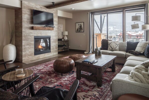 TV, fireplace, DVD player