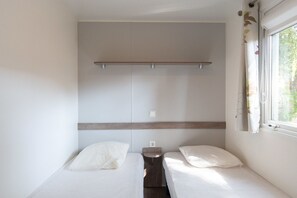 Individually furnished, blackout curtains, free WiFi - Camping les Maraises (Saint-Martin-de-Re)