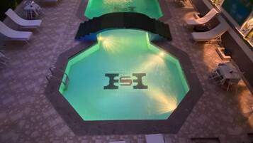 Outdoor pool, free cabanas, sun loungers