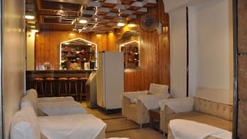 2 bars/lounges, poolside bar