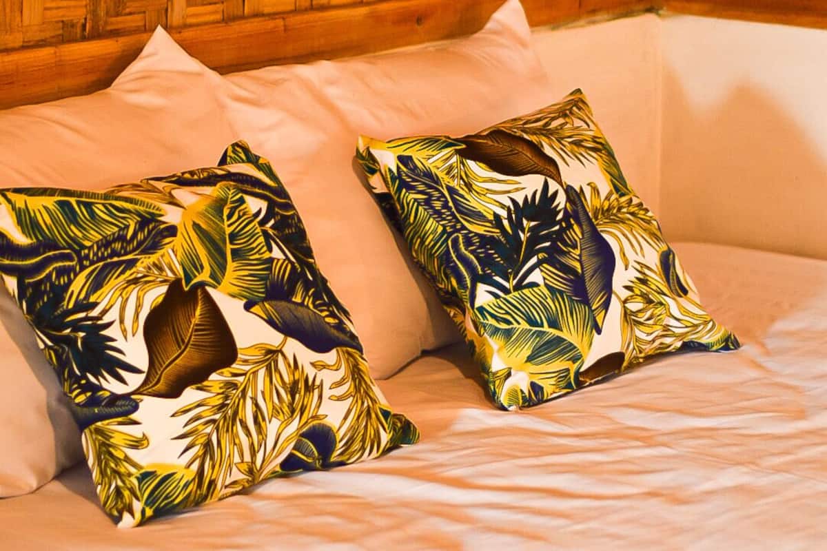 Free WiFi, bed sheets