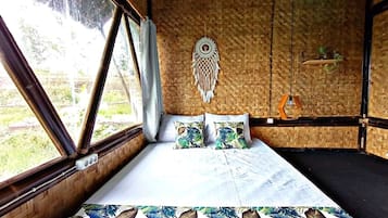 Free WiFi, bed sheets