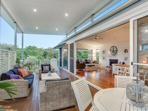 Outdoor dining - SERENITY BEACH RETREAT - Hamptons Beach HavenCasuarina - sleeps 14 -7 bedrooms (Casuarina)