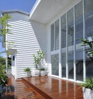 Exterior - SERENITY BEACH RETREAT - Hamptons Beach HavenCasuarina - sleeps 14 -7 bedrooms (Casuarina)