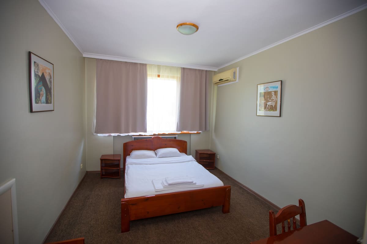 1 bedroom, minibar, desk, free WiFi