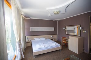 Minibar, escritorio, wifi gratis y ropa de cama 