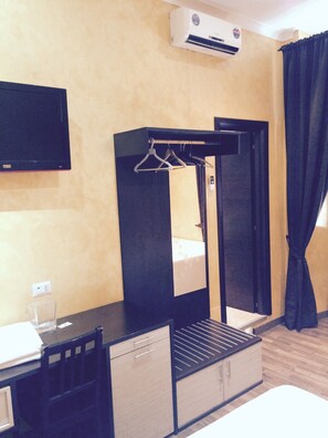 ダブルルーム クイーンベッド 1 台 禁煙 シティビュー | 冷房