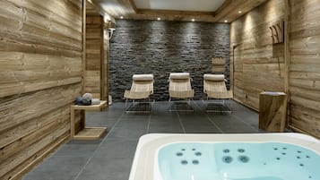 Indoor spa tub