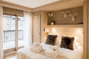Apartment, 4 Bedrooms, Balcony | 4 bedrooms, in-room safe, iron/ironing board, cribs/infant beds - Mammoth Lodge Apartment T5 D07 (Courchevel)
