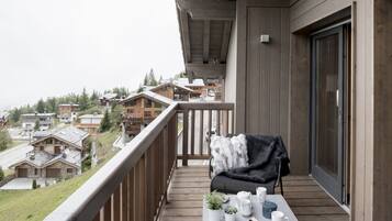 Apartment, 4 Bedrooms, Balcony | Balcony