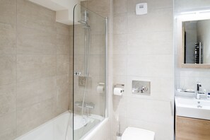 Apartment, 4 Bedrooms, Balcony | Bathroom | Combined shower/bathtub, free toiletries, hair dryer, towels - Mammoth Lodge Apartment T5 D07 (Courchevel)